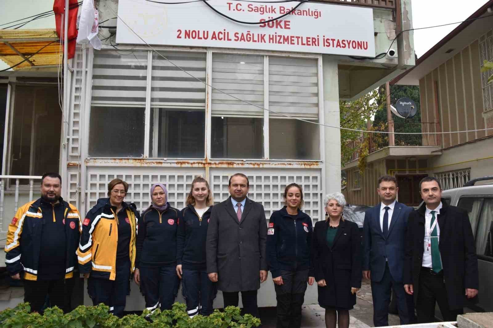 Vilayet Sıhhat Müdürü Şenkul acil sağlık hizmetleri çalışanı ile bir ortaya geldi