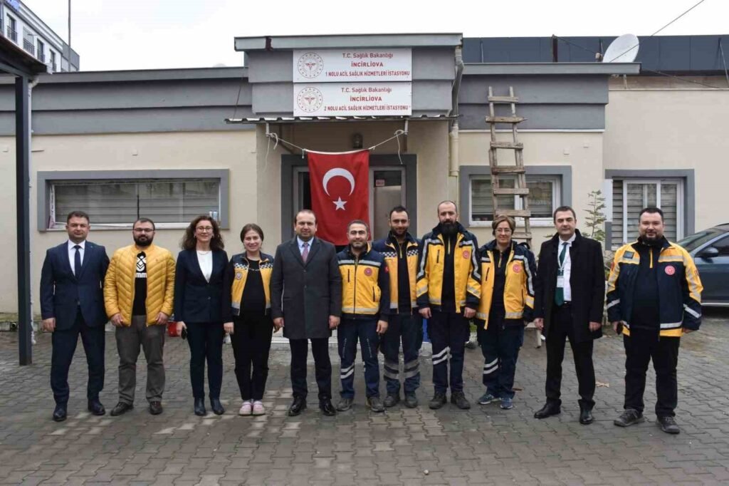 Vilayet Sıhhat Müdürü Şenkul acil sağlık hizmetleri çalışanı ile bir ortaya geldi