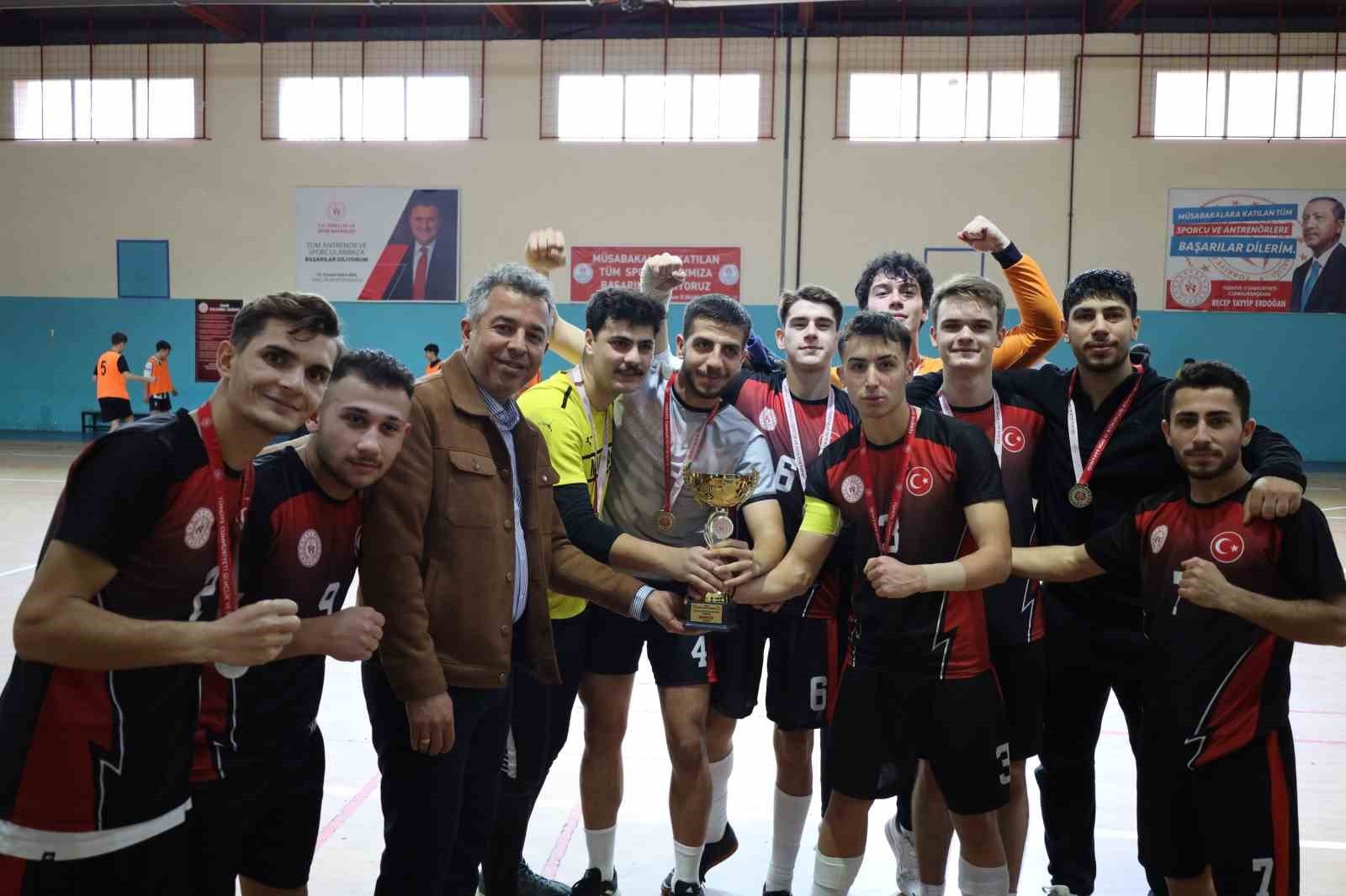 Yurt Lig voleybol ve futsal erkekler karşılaşmaları Manisa’da tamamlandı