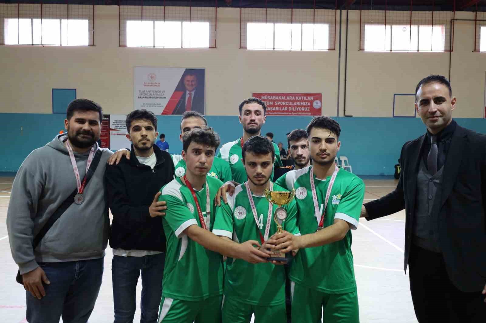 Yurt Lig voleybol ve futsal erkekler karşılaşmaları Manisa’da tamamlandı