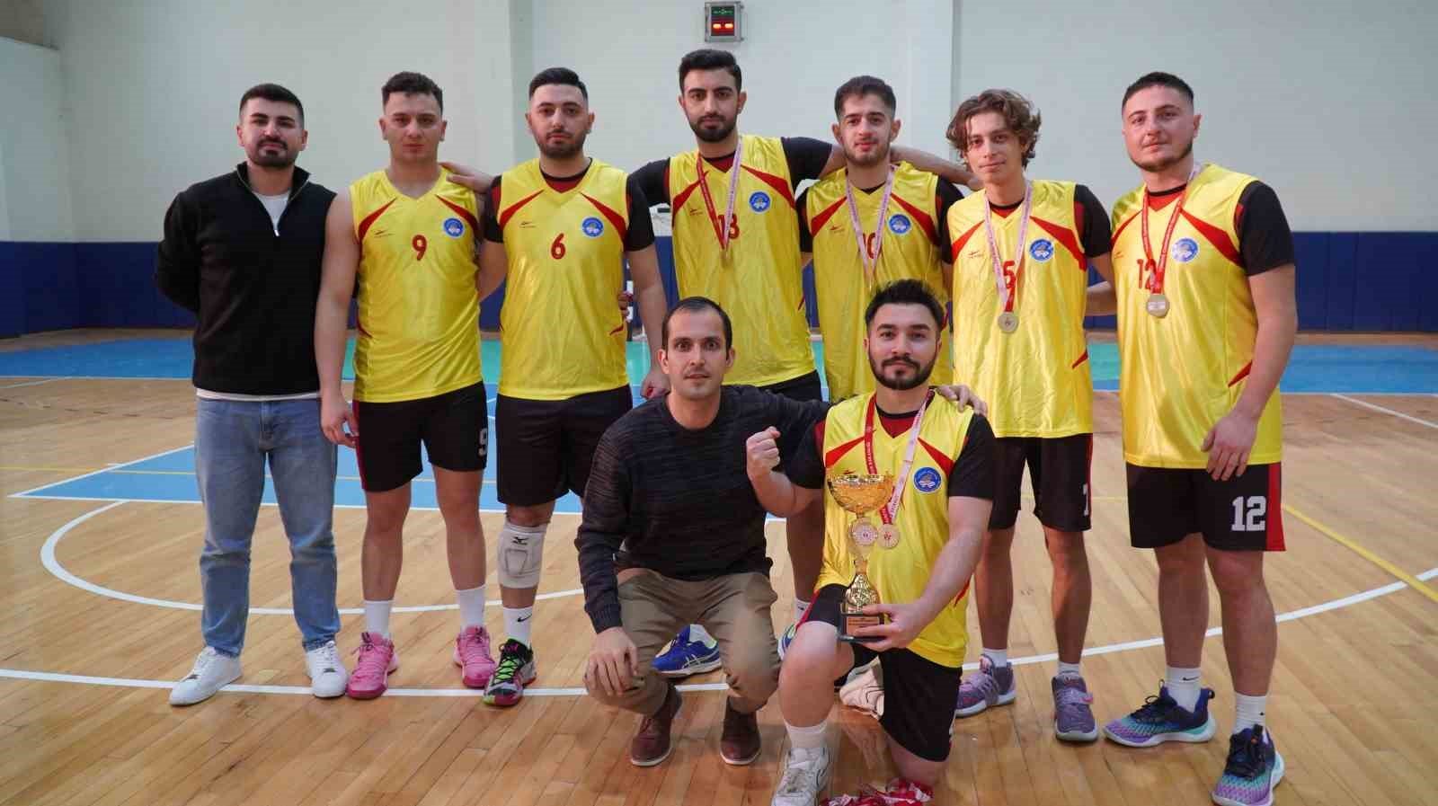 Yurt Lig voleybol ve futsal erkekler karşılaşmaları Manisa’da tamamlandı