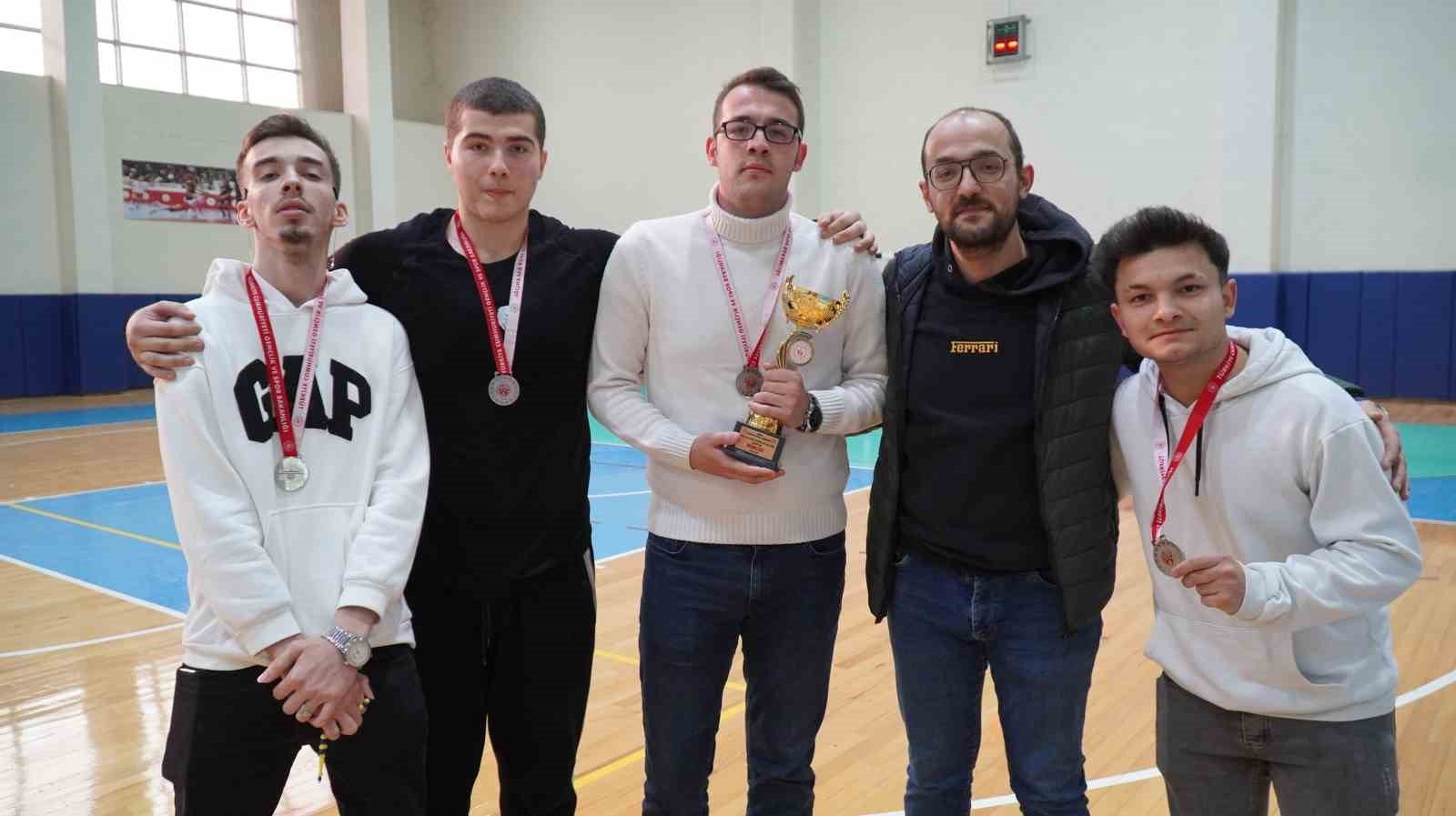 Yurt Lig voleybol ve futsal erkekler karşılaşmaları Manisa’da tamamlandı