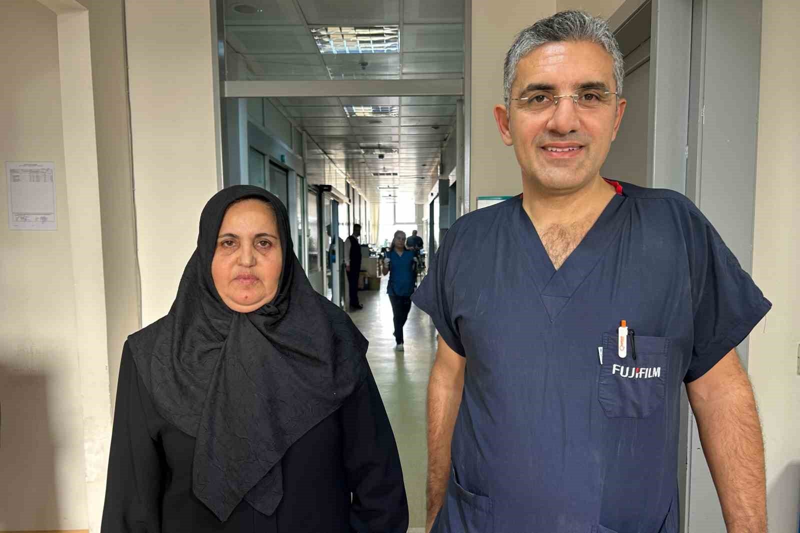 Yutkunamama şikayetiyle gitti, yemek borusundan 6 santimlik dev lezyon çıkartıldı