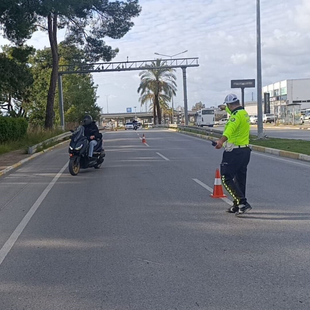 Antalya’da 74 ekip, 163 personelle motosiklet uygulaması