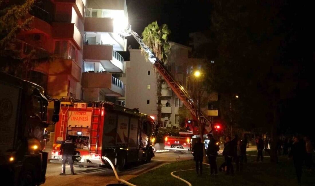 Antalya’da bir apartman dairesinde çıkan yangın paniğe neden oldu. Küçük