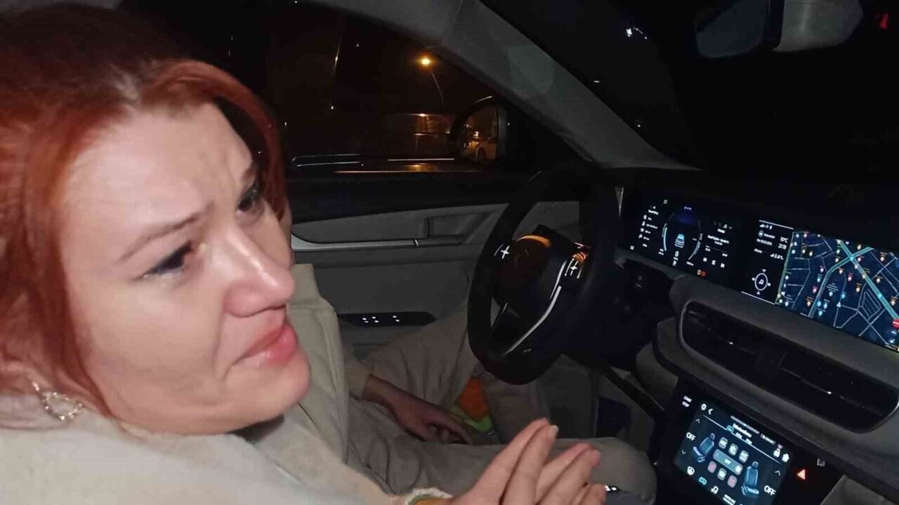 Ferdi Tayfur’un sevenleri dua edip gözyaşlarına boğuldu Ferdi Tayfur’un sevenleri dua edip gözyaşlarına boğuldu