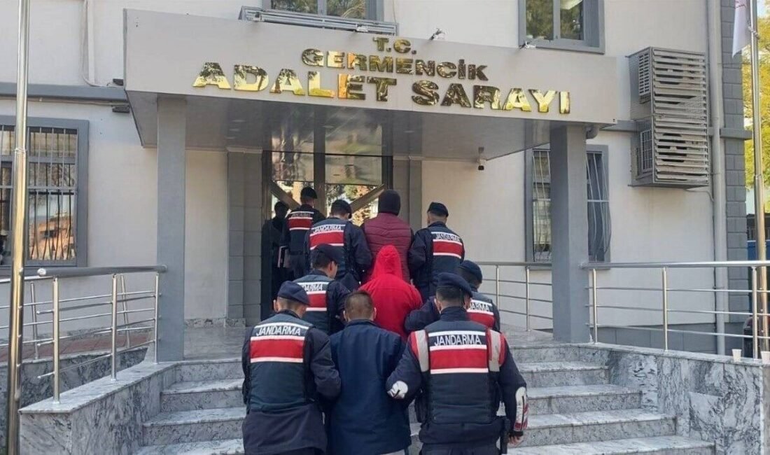 Aydın’ın Germencik ilçesinde jandarma ekipleri tarafından düzenlenen uyuşturucu operasyonunda gözaltına