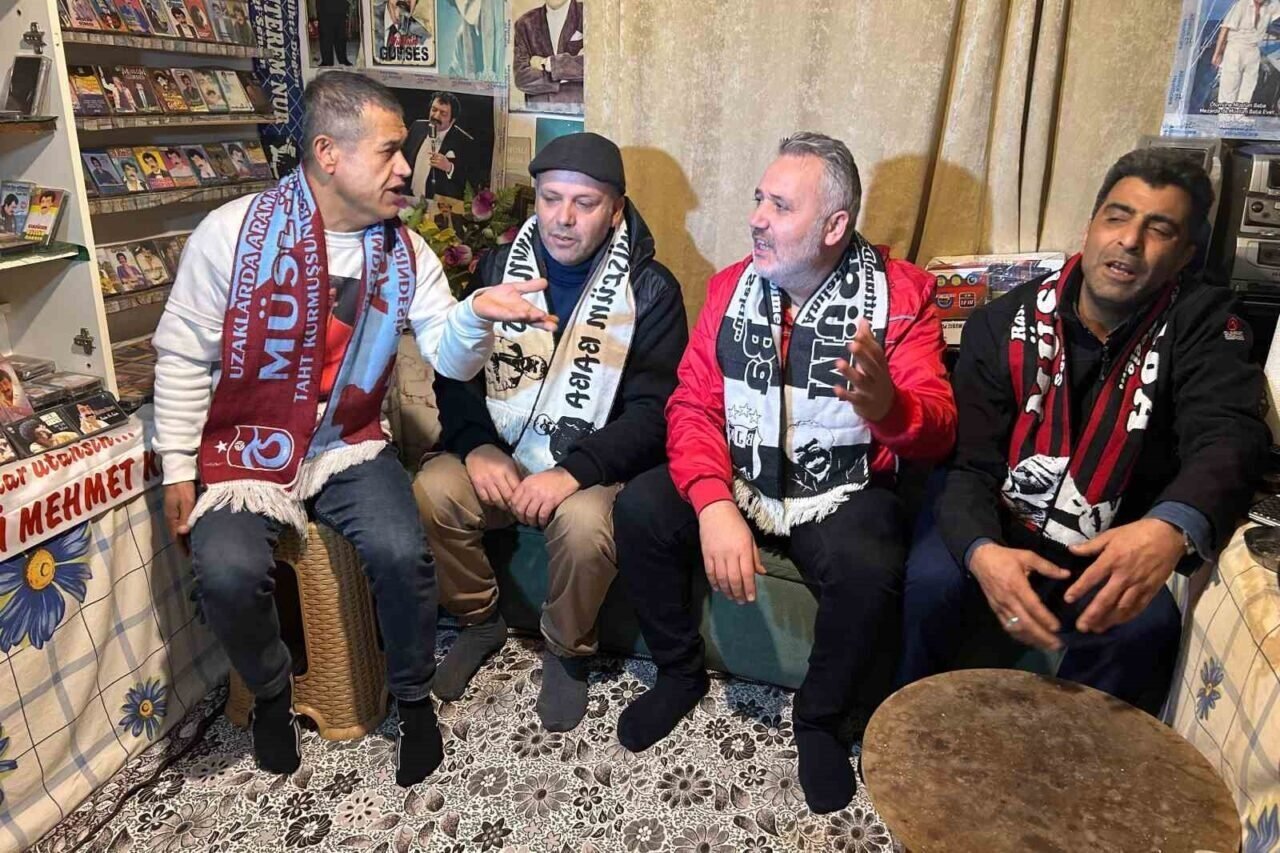 İzmir’de Müslüm Gürses hayranlarından Rasim Ozan Kütahyalı’ya tepki: “Kendisine yakıştıramadık”