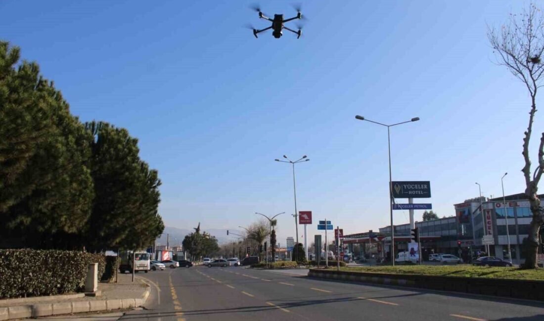 Aydın’ın Efeler ilçesinde gerçekleştirilen drone destekli trafik denetimlerinde kurallara uymayan