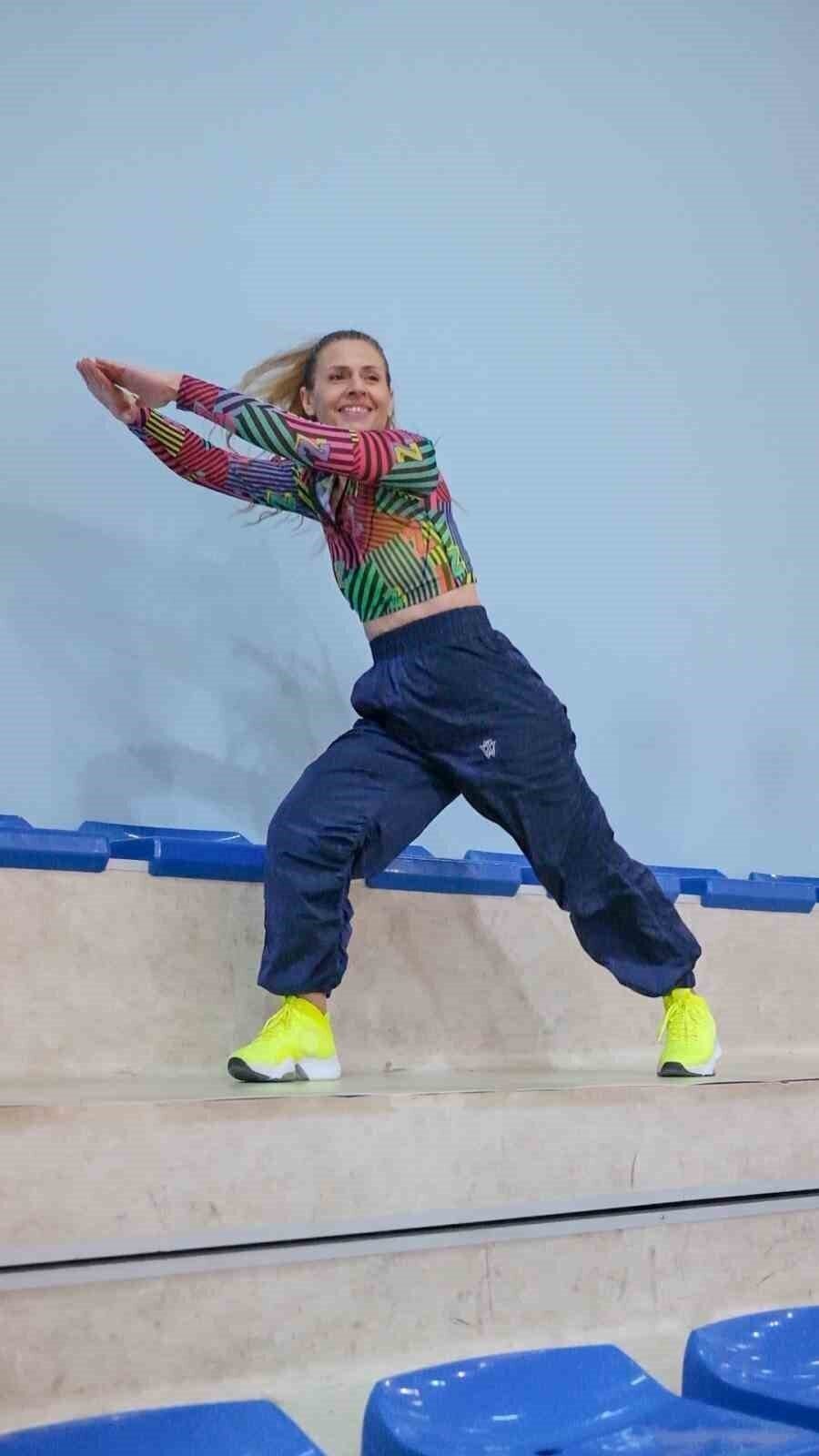 Menemenli kadınlar ücretsiz zumba kursunda buluşuyor