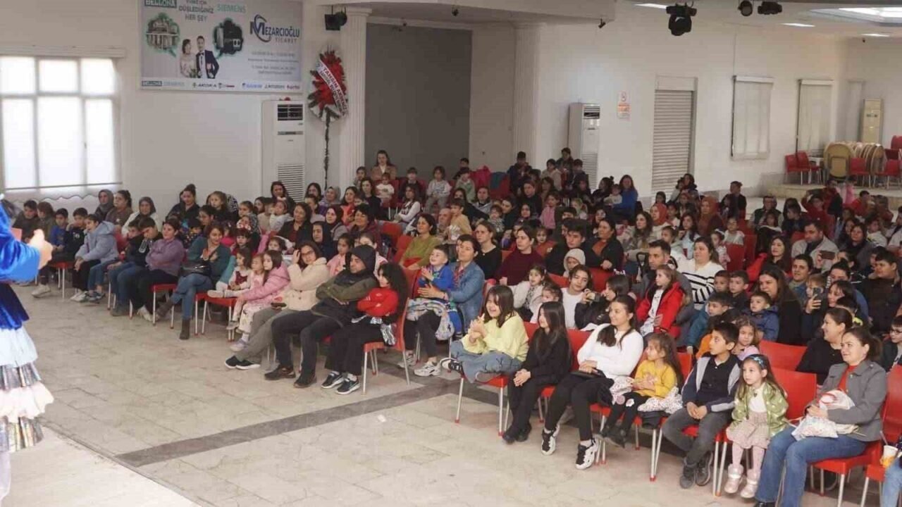 Sarıgöllü çocuklar ’Sevimli müzisyenler hiç kişilik orkestra’ ile doyasıya eğlendi