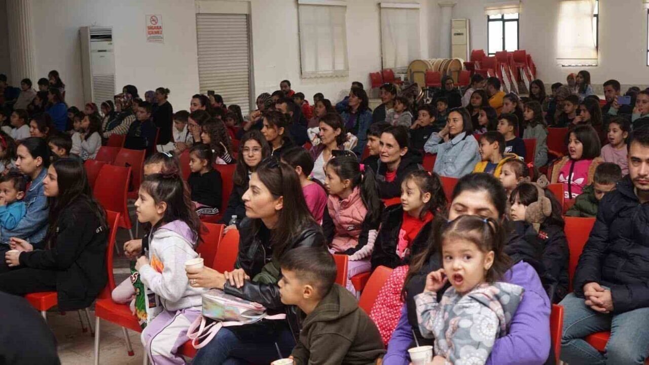 Sarıgöllü çocuklar ’Sevimli müzisyenler hiç kişilik orkestra’ ile doyasıya eğlendi