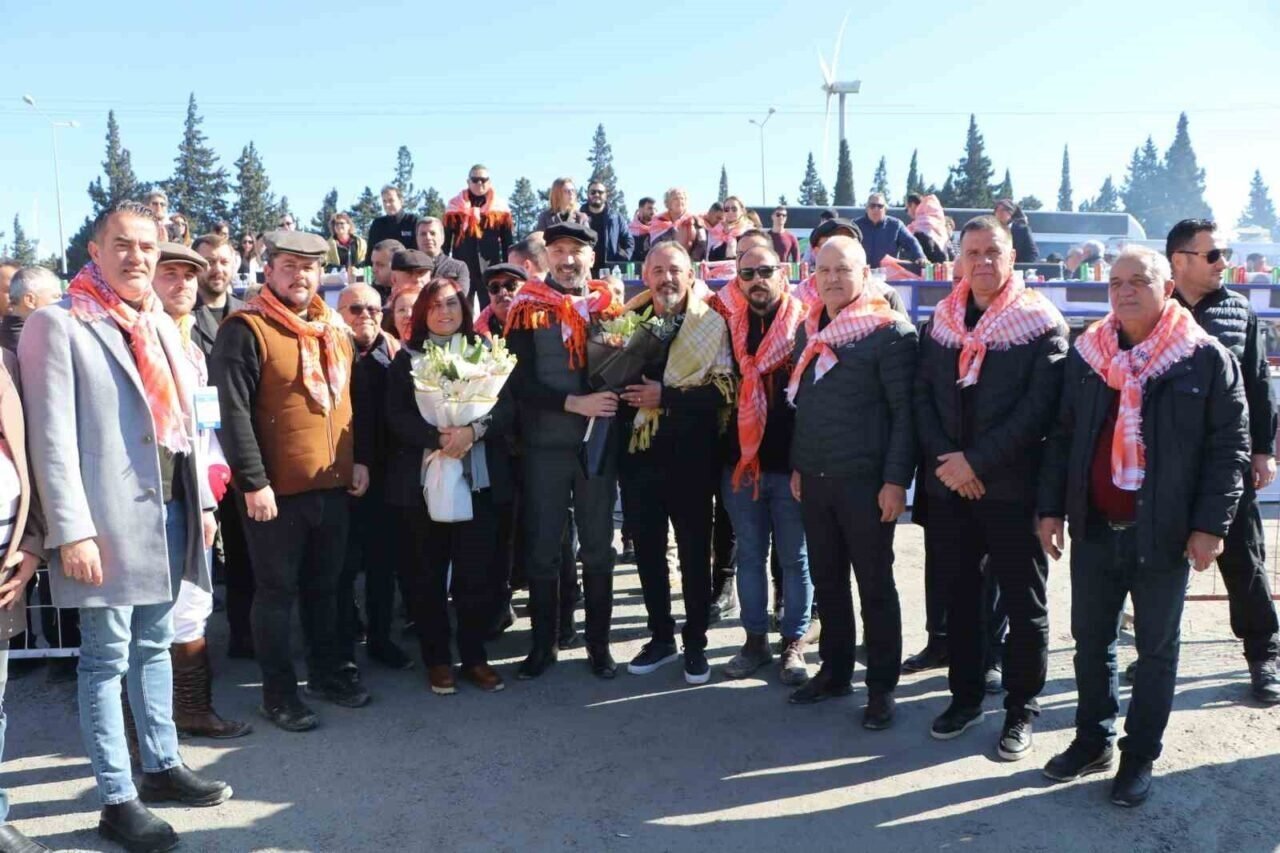 Söke’de Deve Güreşi Festivali renkli geçti