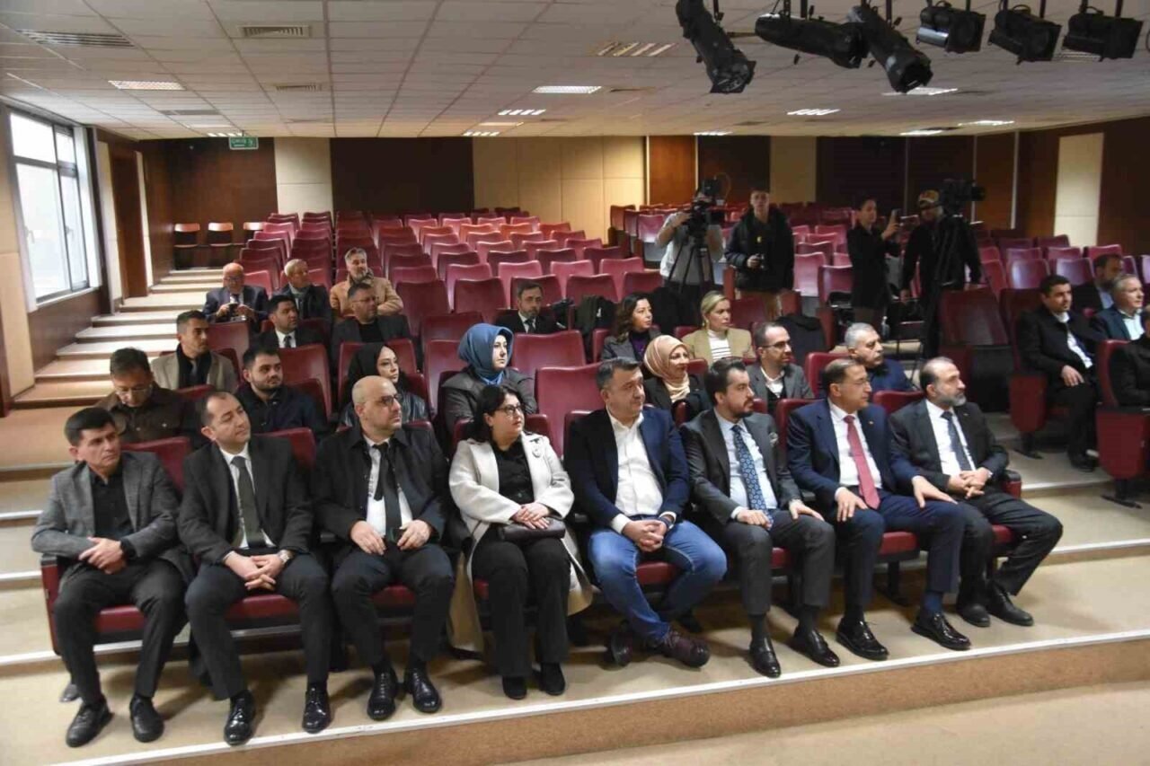 AK Parti İl Başkanı Turgut mazbatasını aldı