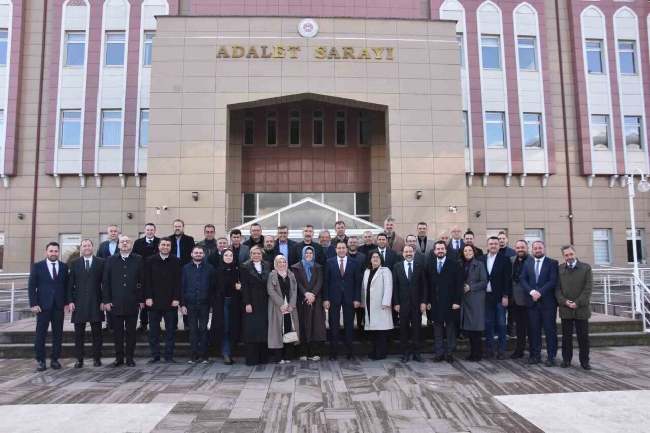 AK Parti İl Başkanı Turgut mazbatasını aldı