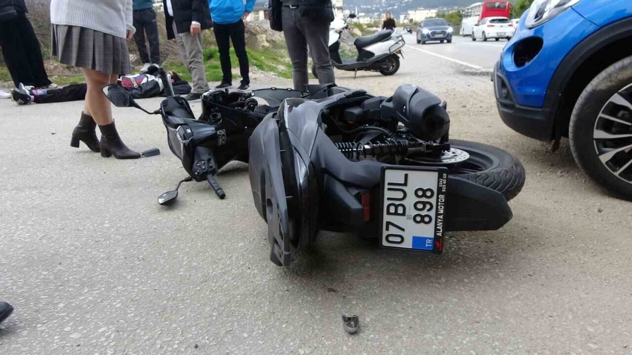 Alanya’da otomobil ile motosiklet çarpıştı: 1 yaralı