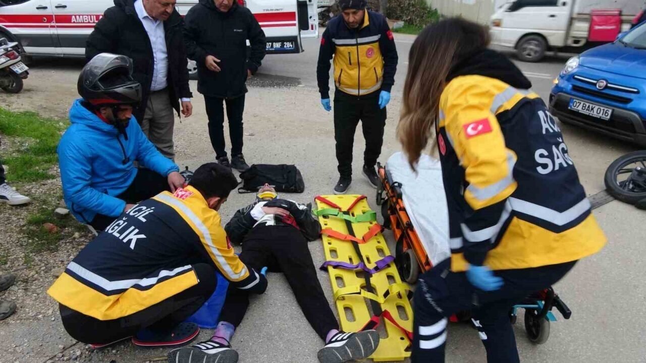 Alanya’da otomobil ile motosiklet çarpıştı: 1 yaralı