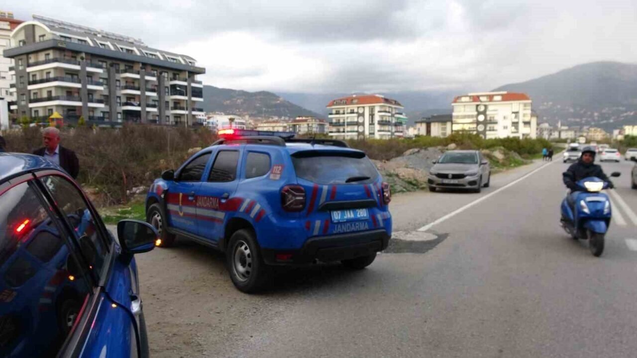 Alanya’da otomobil ile motosiklet çarpıştı: 1 yaralı