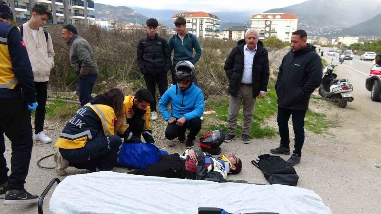 Alanya’da otomobil ile motosiklet çarpıştı: 1 yaralı