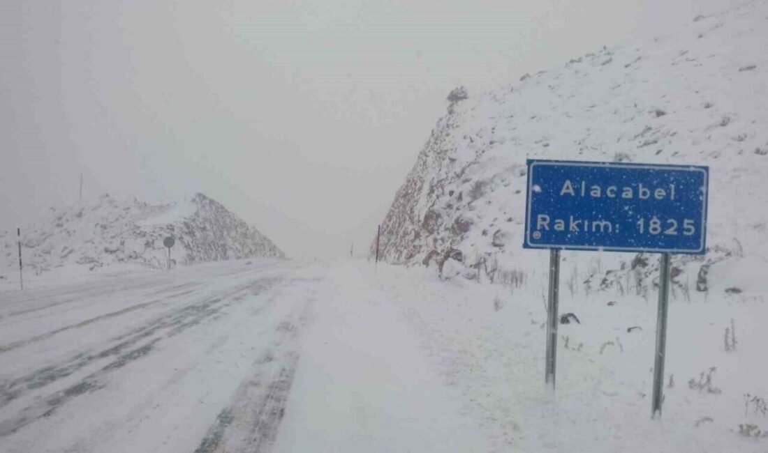 Antalya-Konya karayolunda 1825 rakımlı Alacabel’de kar yağışı etkili oldu. Dün