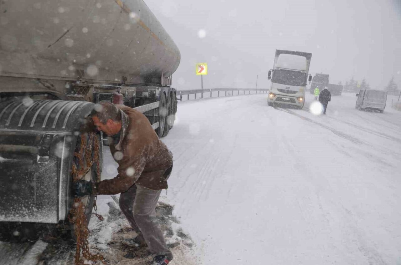 Antalya-Konya karayolunda kar yağışı