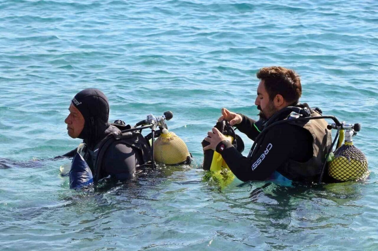 Antalya Körfezi’nde ilk kez görüntülere yansıdı: Sadece berrak suda görülebiliyor