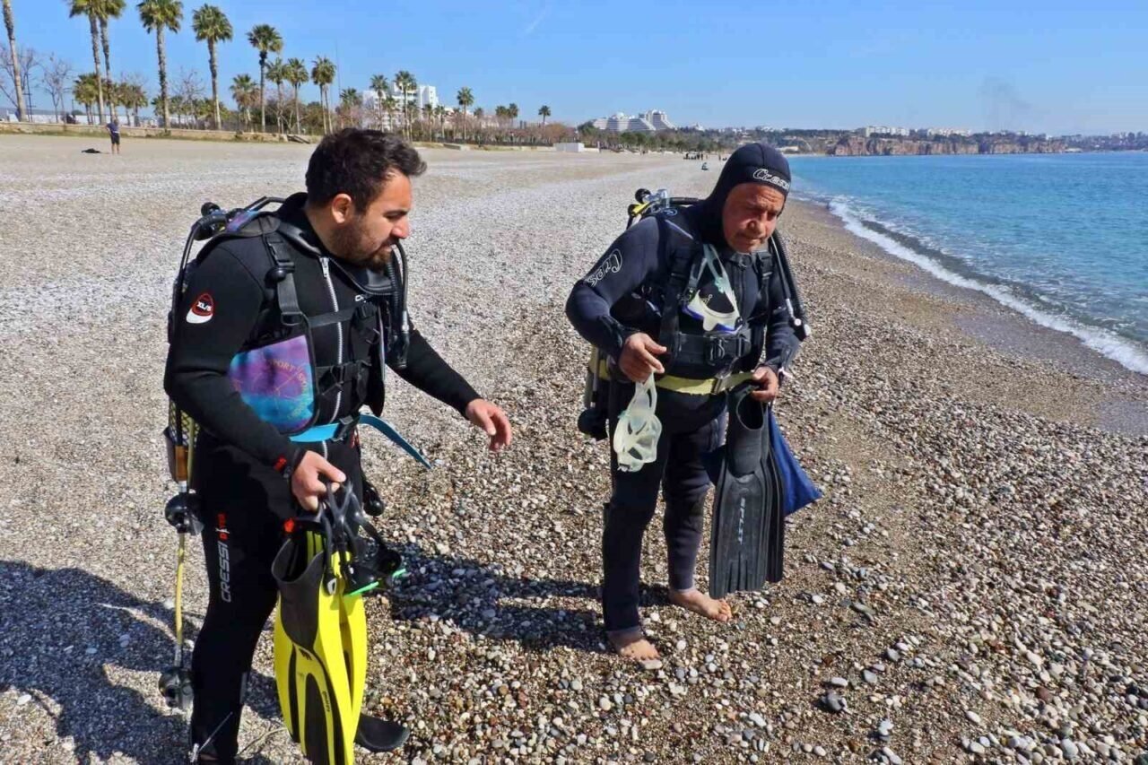 Antalya Körfezi’nde ilk kez görüntülere yansıdı: Sadece berrak suda görülebiliyor
