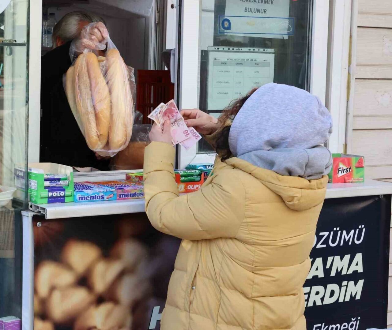 Antalyalılar ‘Halk Ekmek’ten memnun