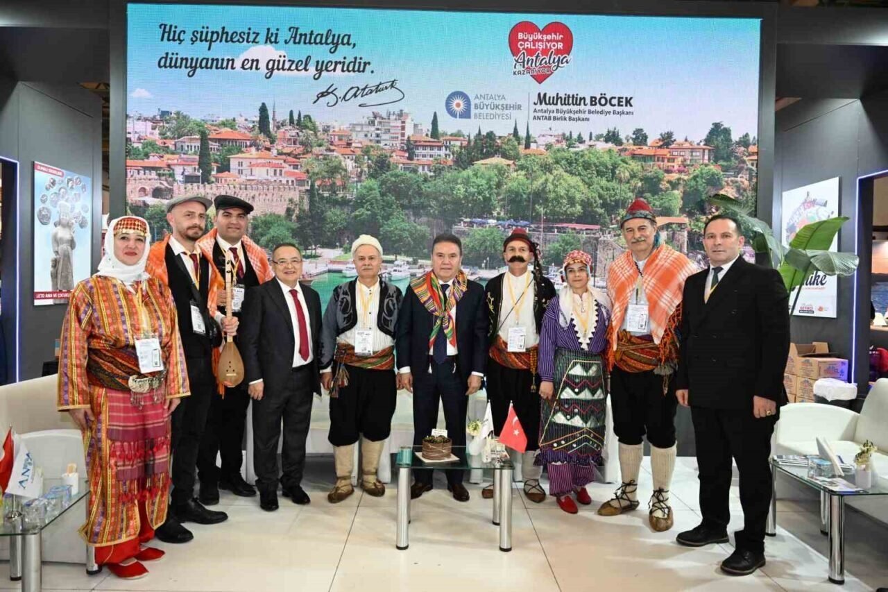 Başkan Böcek, EMITT 2025’te Antalya’yı tanıtıyor