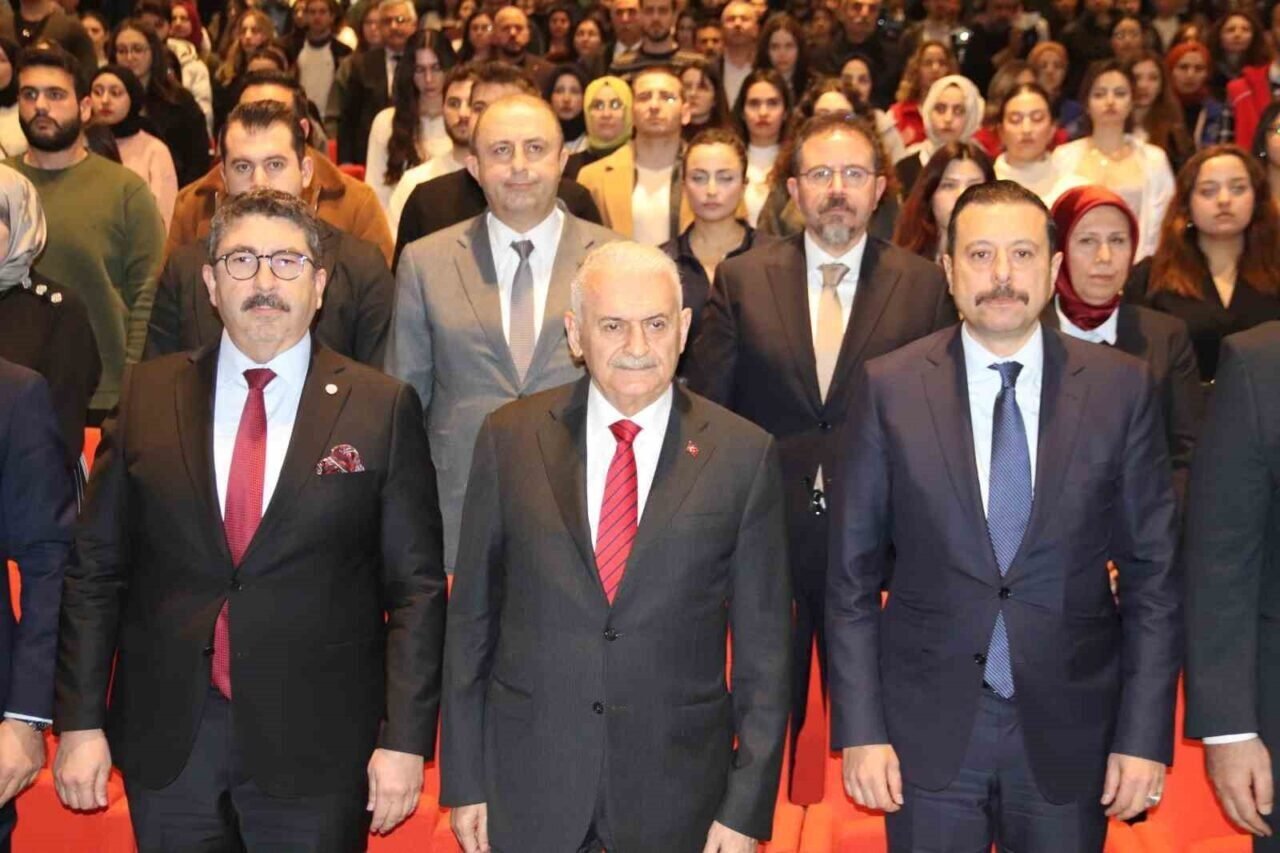 Binali Yıldırım: "Cumhurbaşkanı Erdoğan’ın tekrar aday olmasının yolu açılmalı"