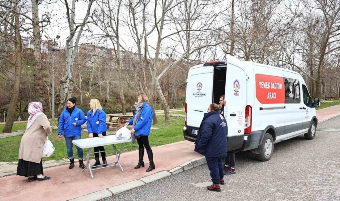 Denizli Büyükşehir Belediyesi, sosyal destek projeleri kapsamında gerçekleştirdiği beslenme yardımlarına