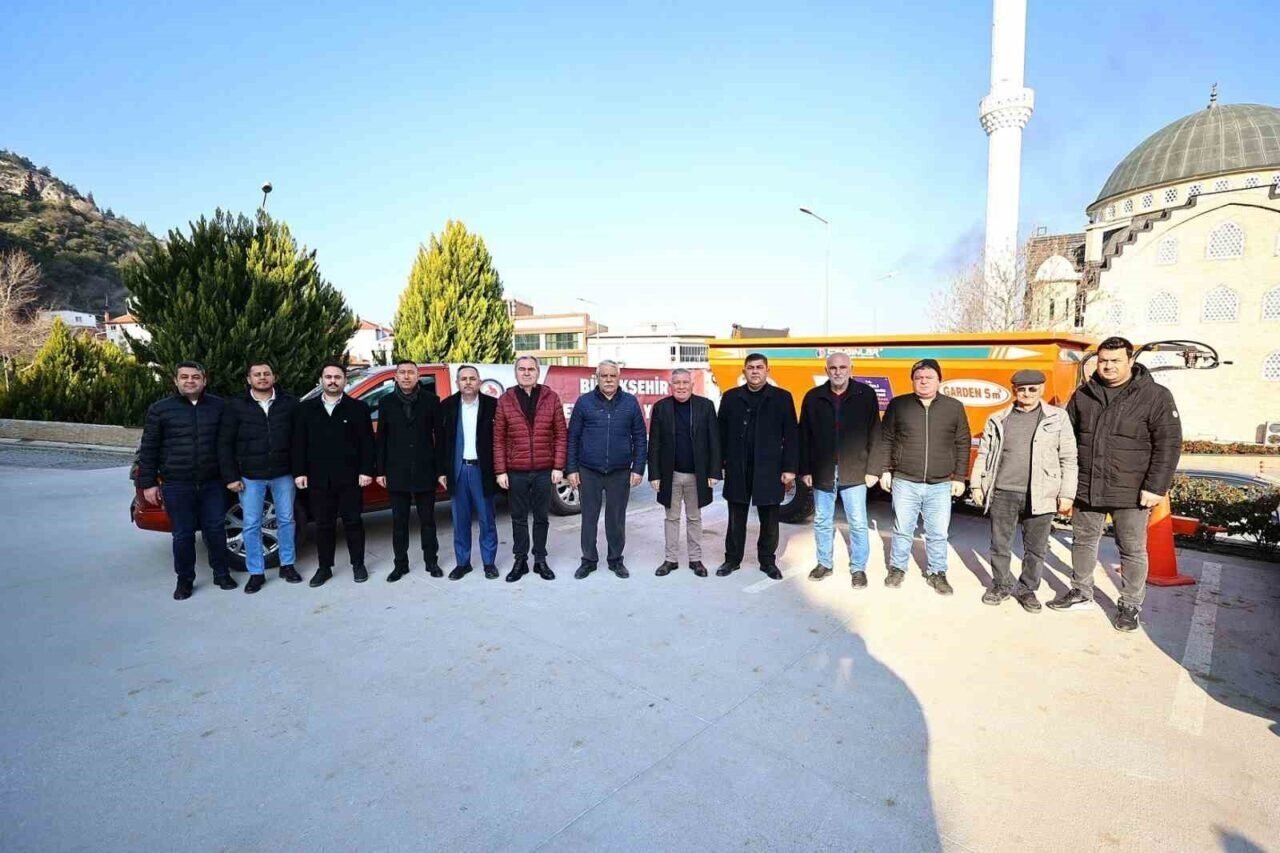 Denizli Büyükşehirden Honazlı üreticilere gübre römorku desteği