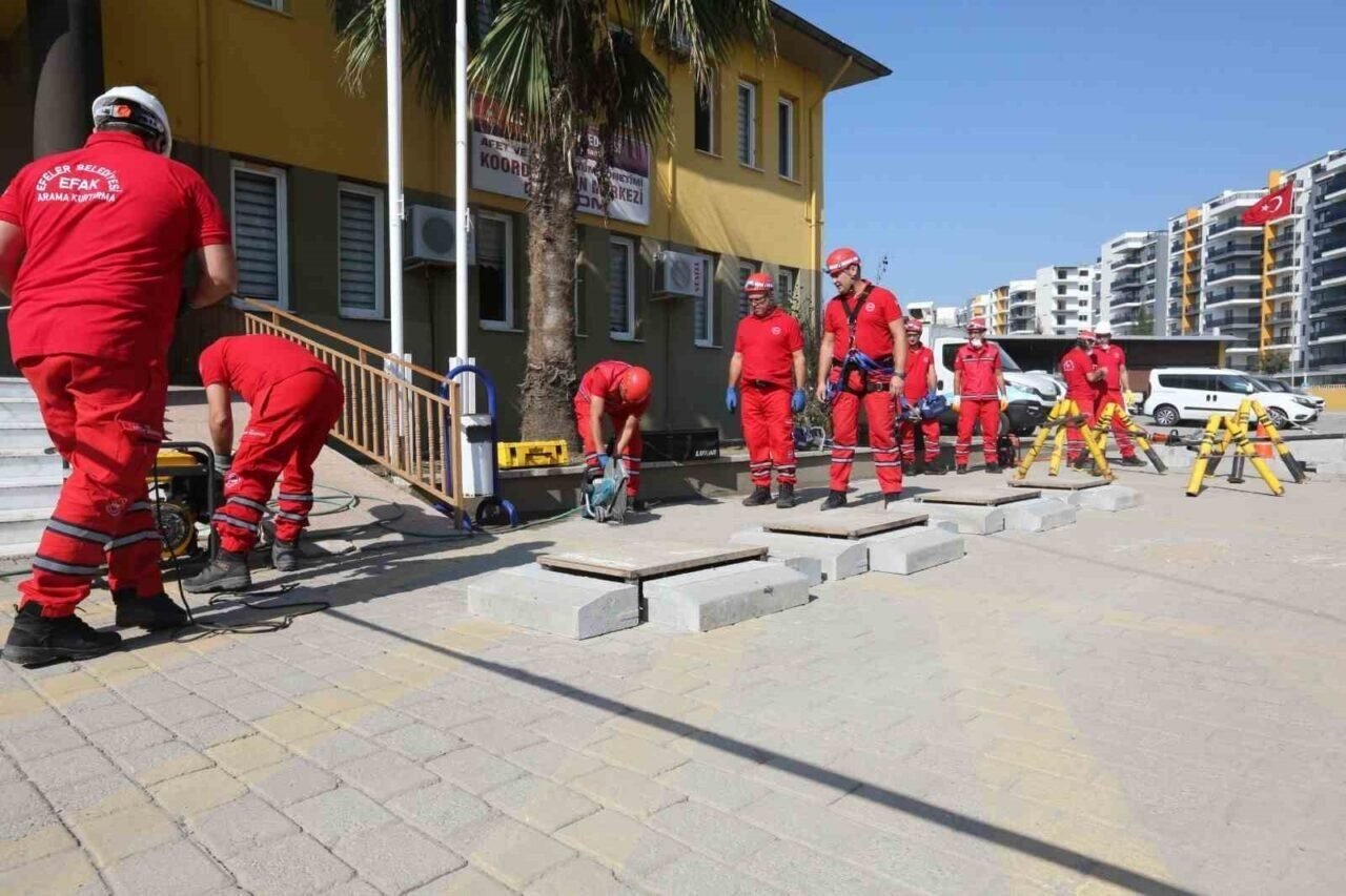 Efeler Belediyesi’nin arama kurtarma ekibi her an göreve hazır