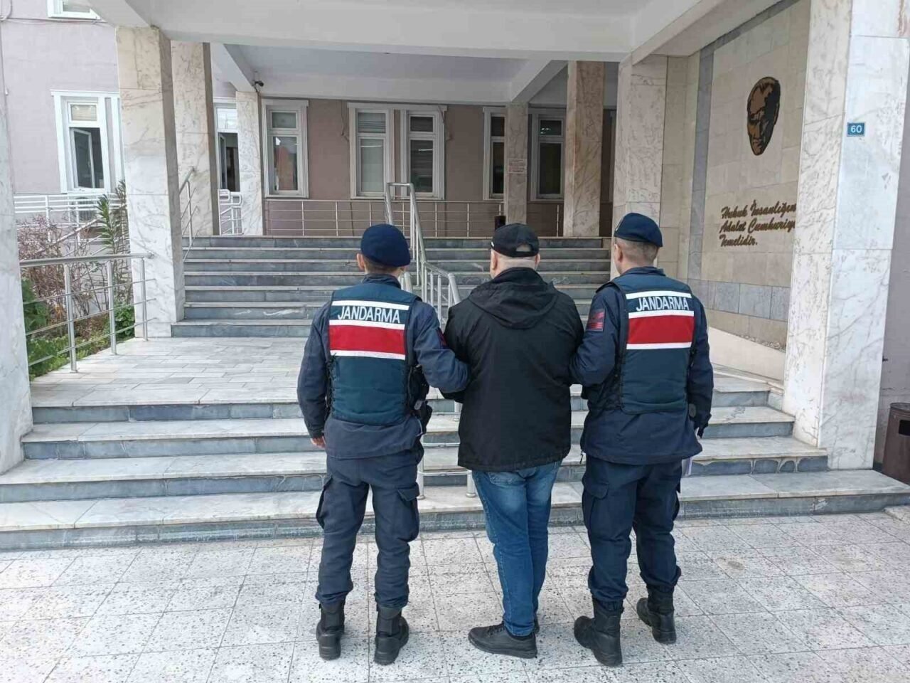 Firari hükümlü Manisa’da yakalandı Firari hükümlü Manisa’da yakalandı