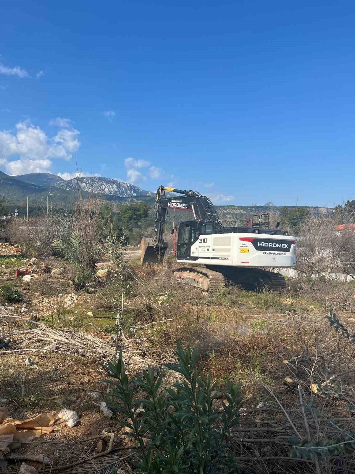 Kemer’de imar yolları açılmaya devam ediyor