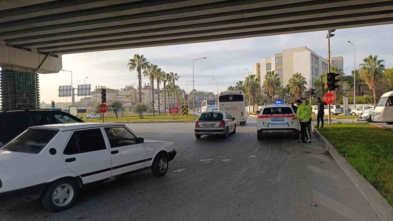 Manavgat’ta arızalı sinyalizasyon kazalara neden oldu: 1 yaralı