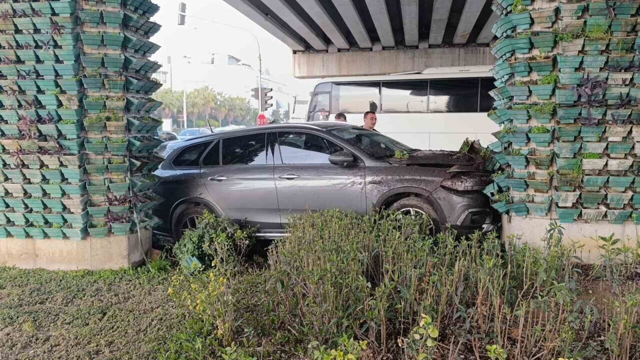 Manavgat’ta arızalı sinyalizasyon kazalara neden oldu: 1 yaralı