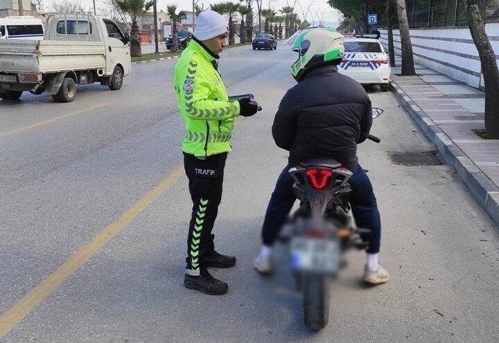 Manisa’da trafik ekipleri tarafından il genelinde gerçekleştirilen motosiklet ve motosiklet