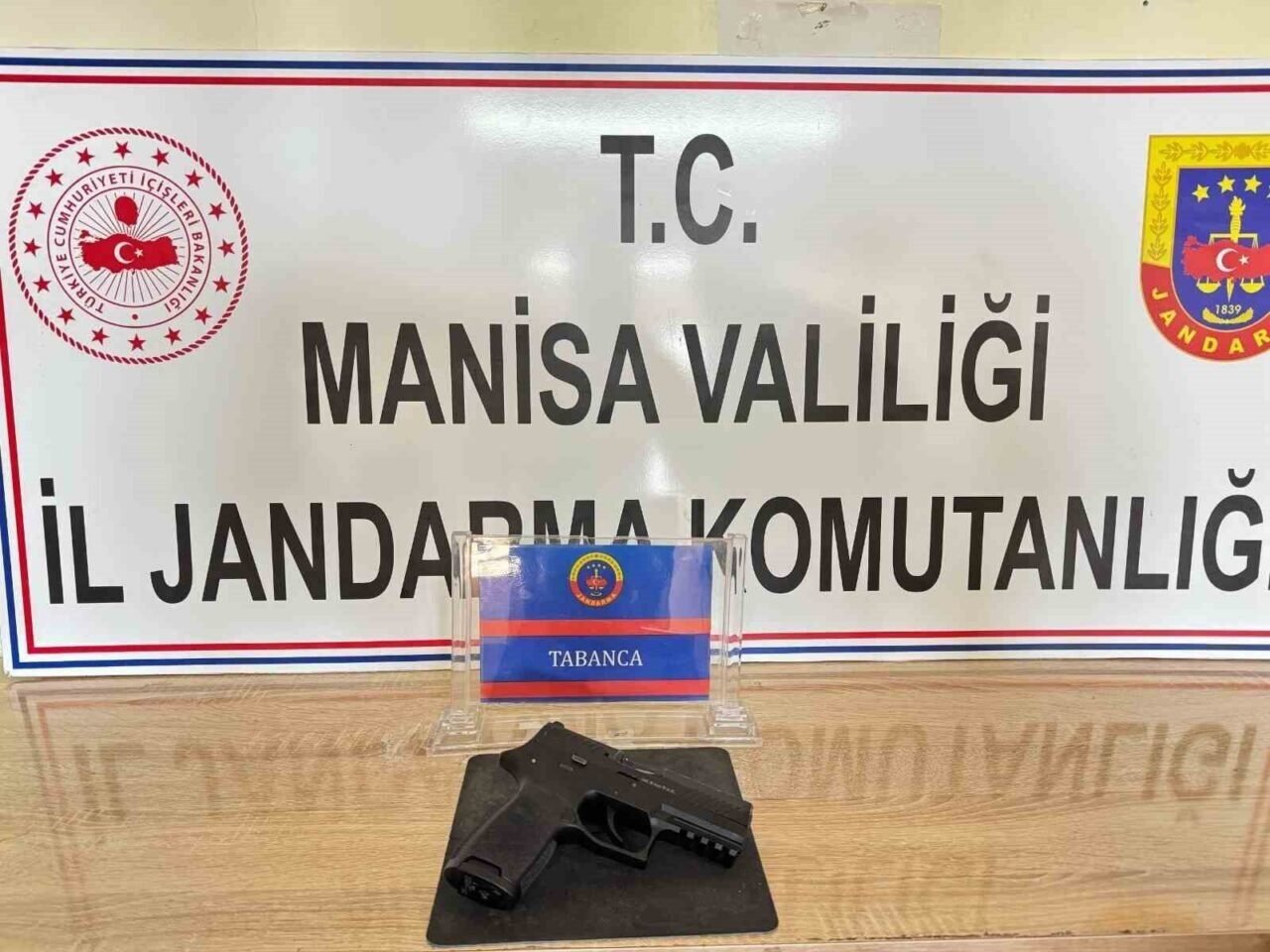 Manisa’da ruhsatsız tabanca ve tüfek ele geçirildi
