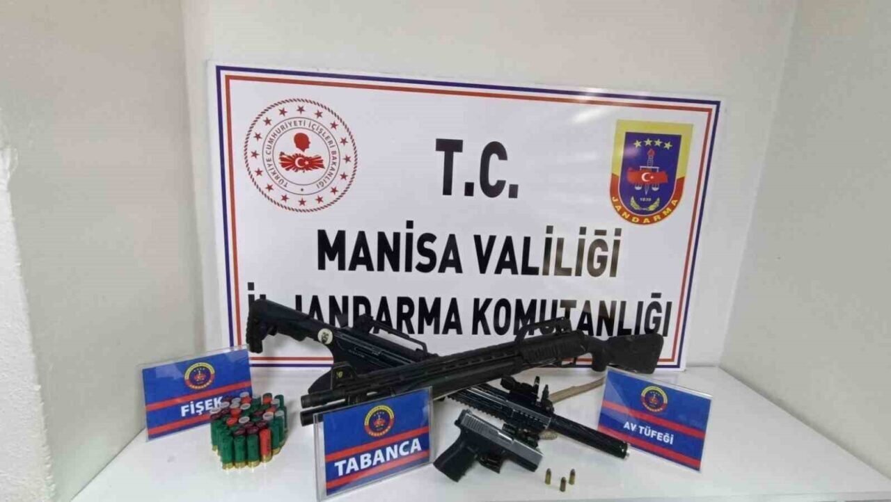 Manisa’da ruhsatsız tabanca ve tüfek ele geçirildi Manisa’da ruhsatsız tabanca ve tüfek ele geçirildi