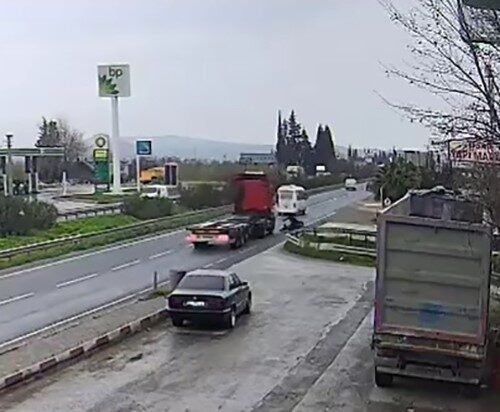 İzmir’in Menemen ilçesinde meydana gelen motosiklet kazasında 14 yaşındaki çocuk