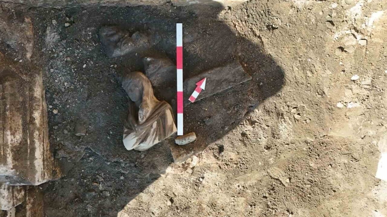 Perge Antik Kenti’nde beş yeni heykel gün yüzüne çıkarıldı