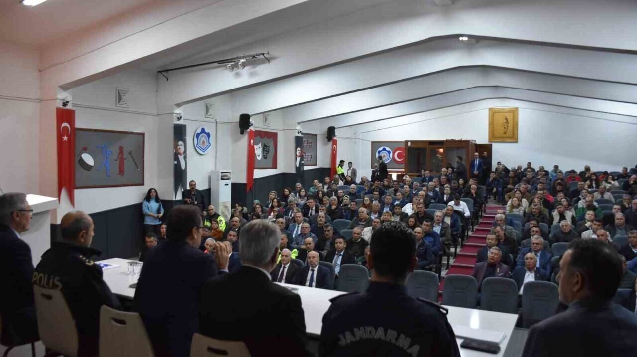 Salihli’de ikinci dönem eğitim-öğretim değerlendirme toplantısı