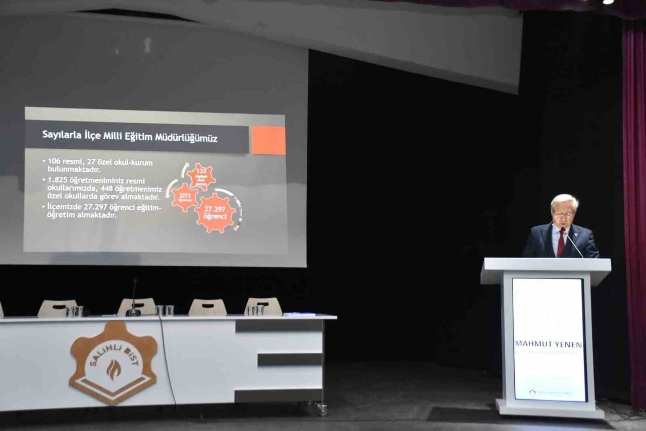 Salihli’de ikinci dönem eğitim-öğretim değerlendirme toplantısı