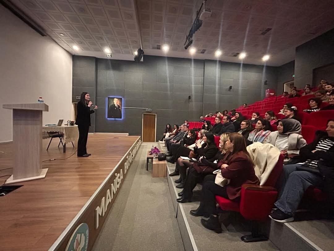 Sarıgöl’de velilere "Akran zorbalığına karşı durmak" semineri düzenlendi Sarıgöl’de velilere "Akran zorbalığına karşı durmak" semineri düzenlendi