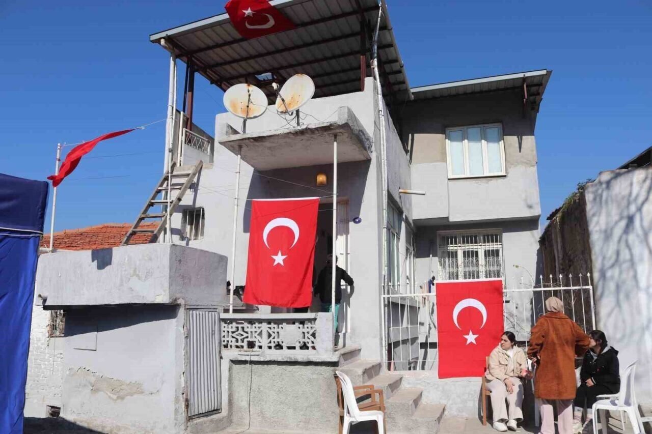 Üç ay sonra evlenecekti; Şehit Osman Oktay’ın acı haberi baba ocağı İzmir’e ulaştı