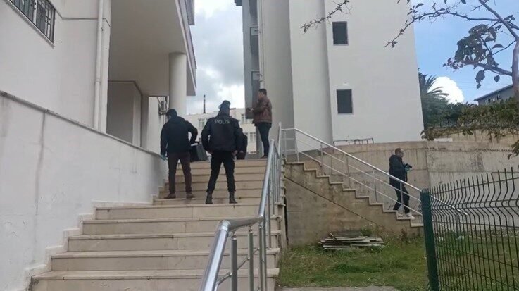 Alanya’da 4. kattan düşen kadın ağır yaralandı