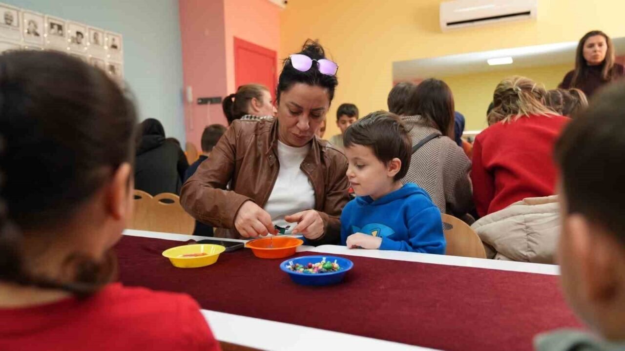 Alanya’da atıklar atölyede sanata dönüştürülüyor