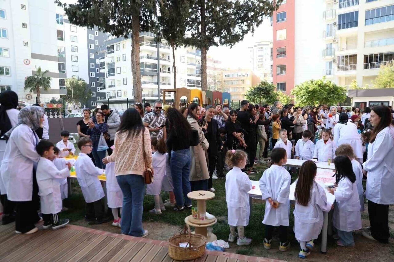 Alanya’da çocuklar Bilim Şenliği’nde buluştu