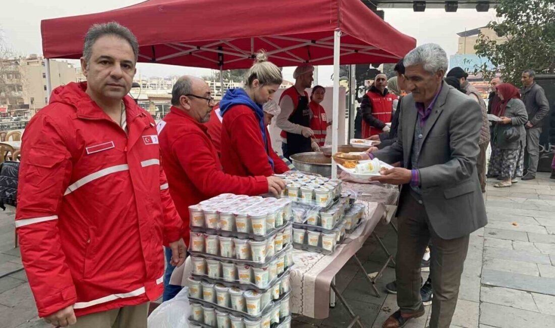 Manisa’nın Alaşehir ilçesinde Türk Kızılayı Derneği organizasyonunda Ramazan ayı boyunca